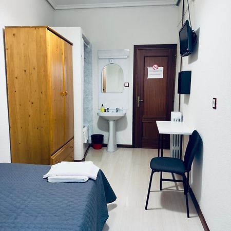 Hostal Conde De Alba Мадрид Екстериор снимка