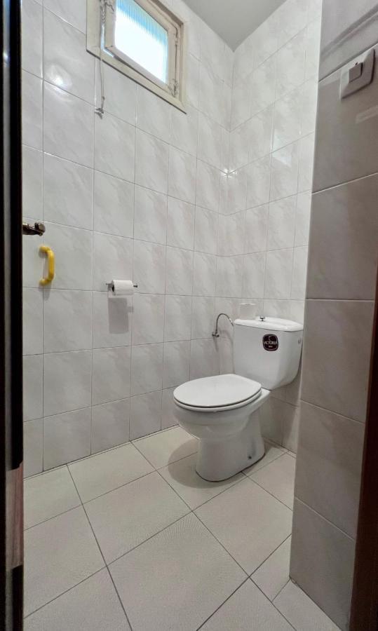 Hostal Conde De Alba Мадрид Екстериор снимка