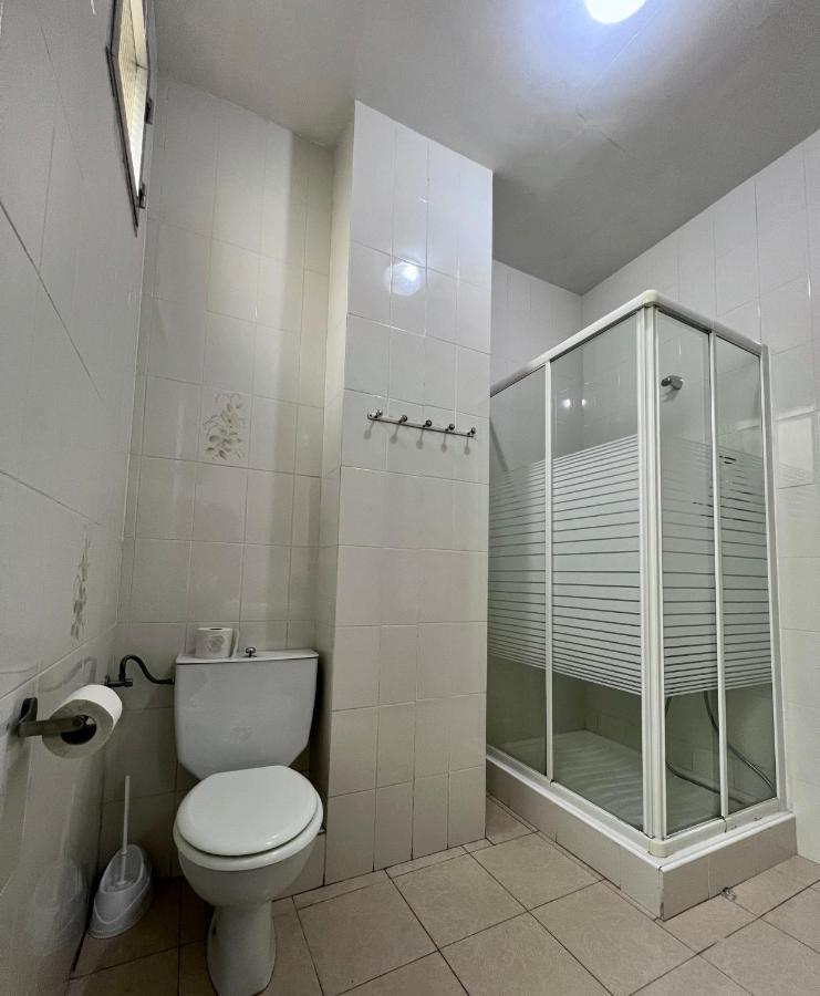 Hostal Conde De Alba Мадрид Екстериор снимка
