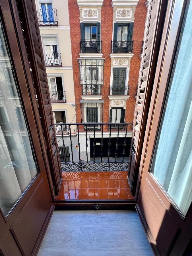 Hostal Conde De Alba Мадрид Екстериор снимка
