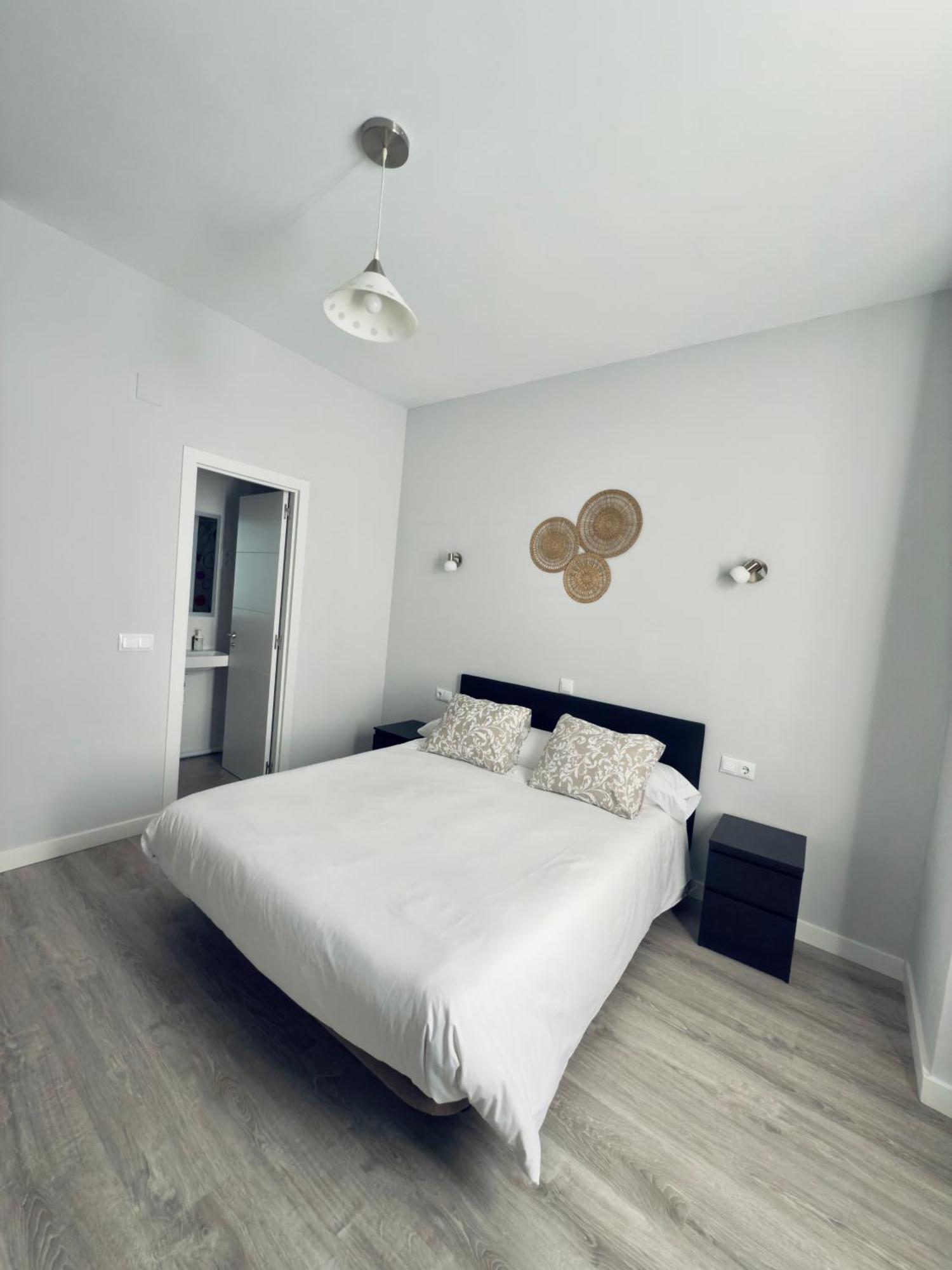 Hostal Conde De Alba Мадрид Екстериор снимка