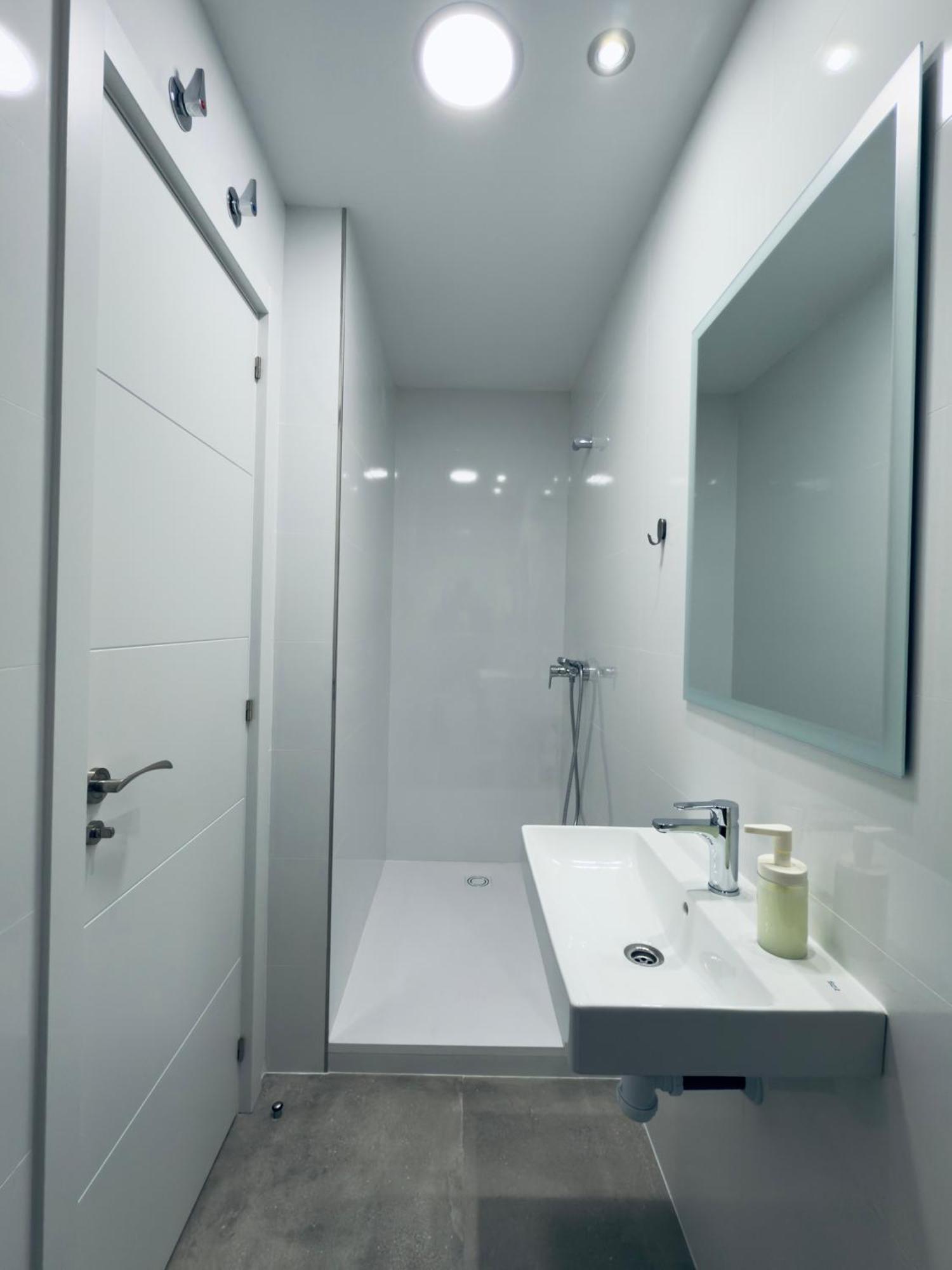 Hostal Conde De Alba Мадрид Екстериор снимка