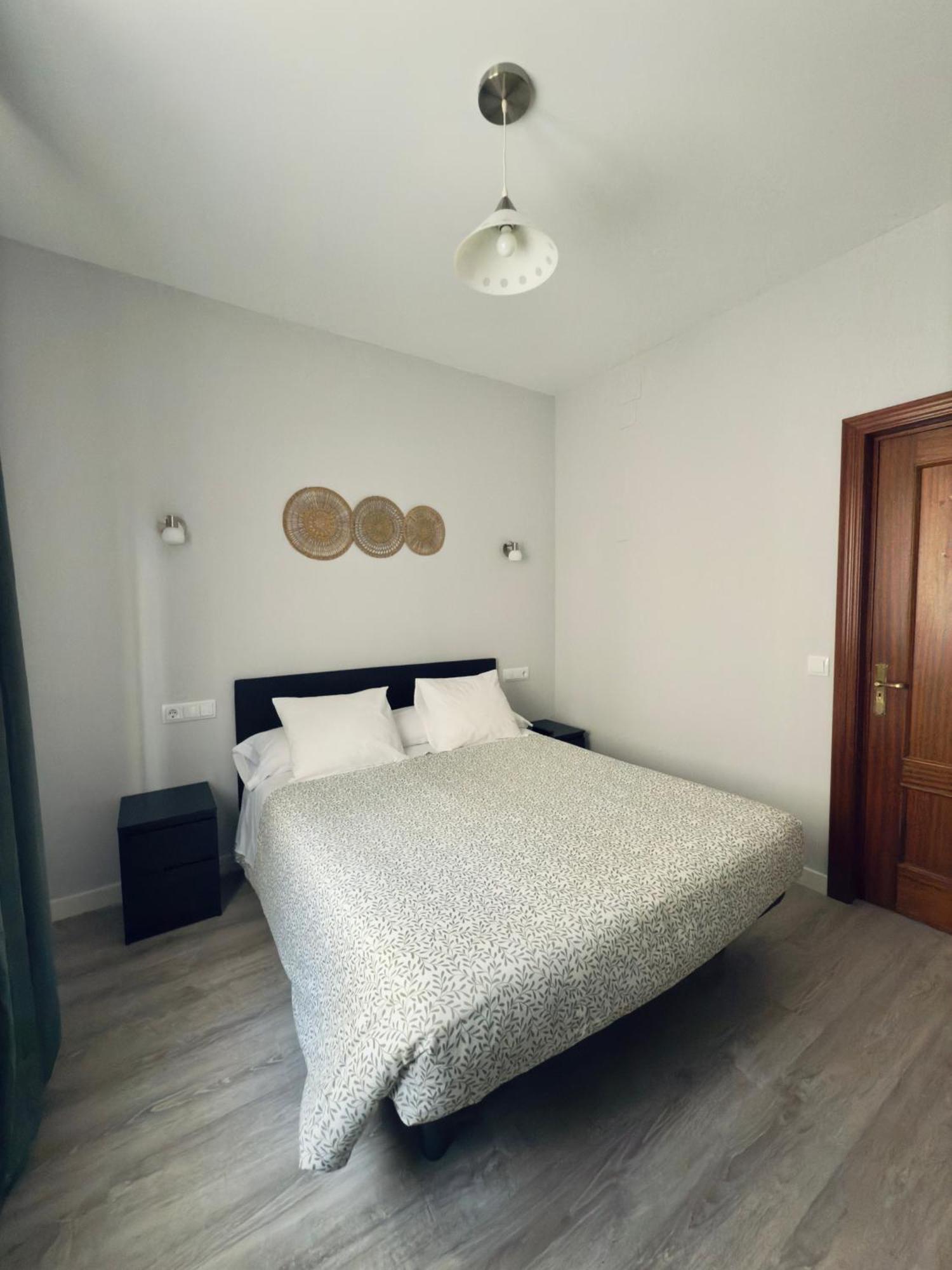 Hostal Conde De Alba Мадрид Екстериор снимка